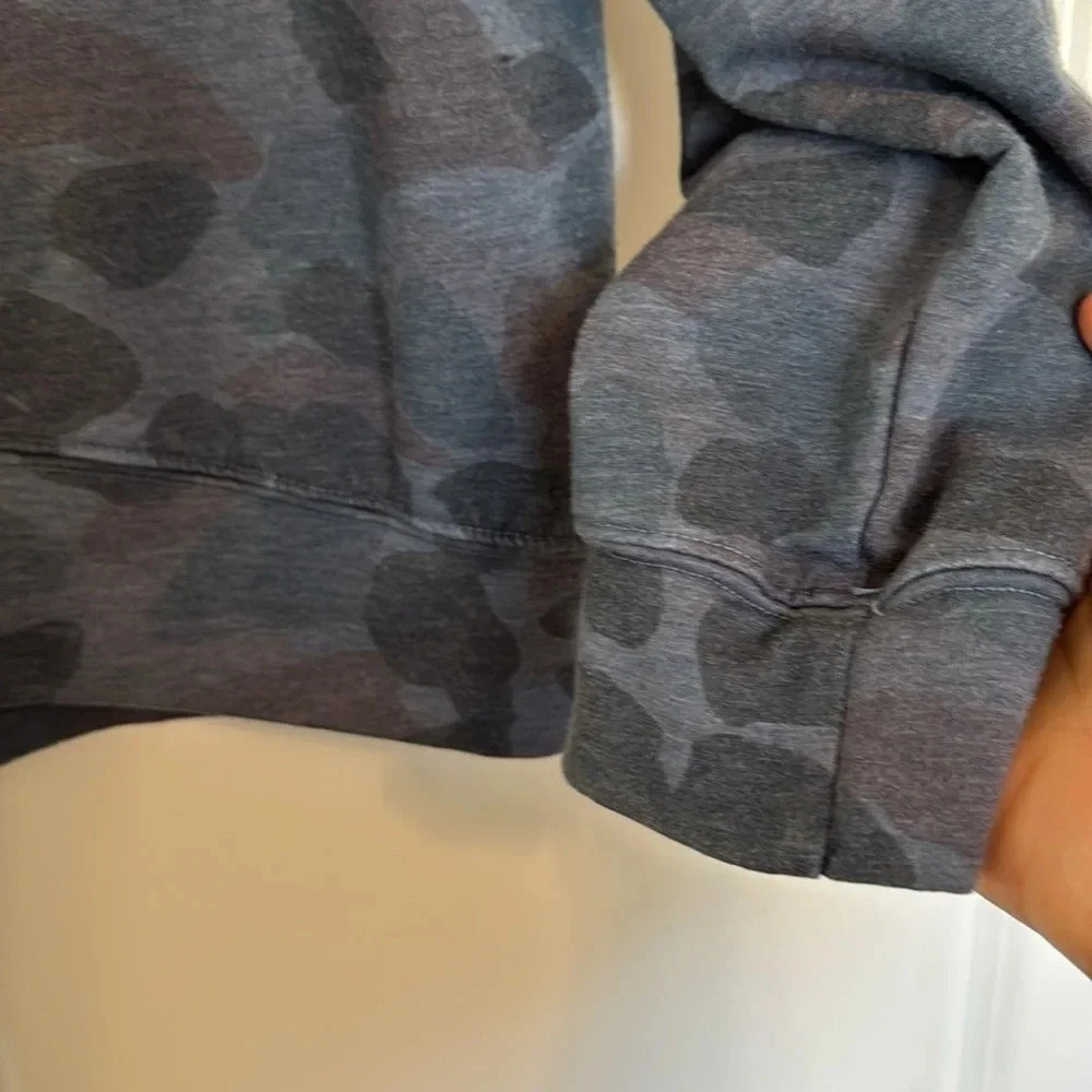 Sundry Camo Lightweight Crewneck Sweatshirt Size Medium Gray/Blue - Picture 4 of 11